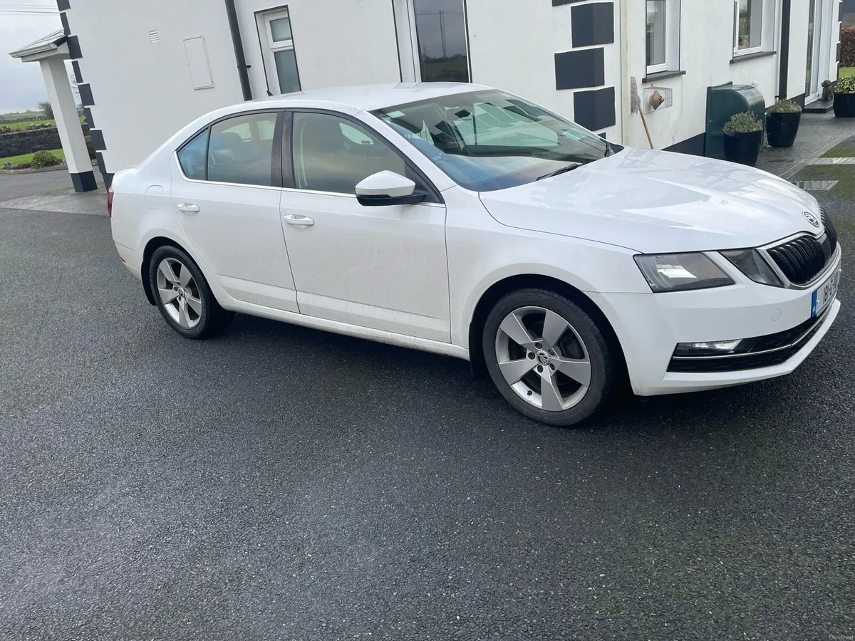 Skoda  octivia 1 liter petrol - Image 4
