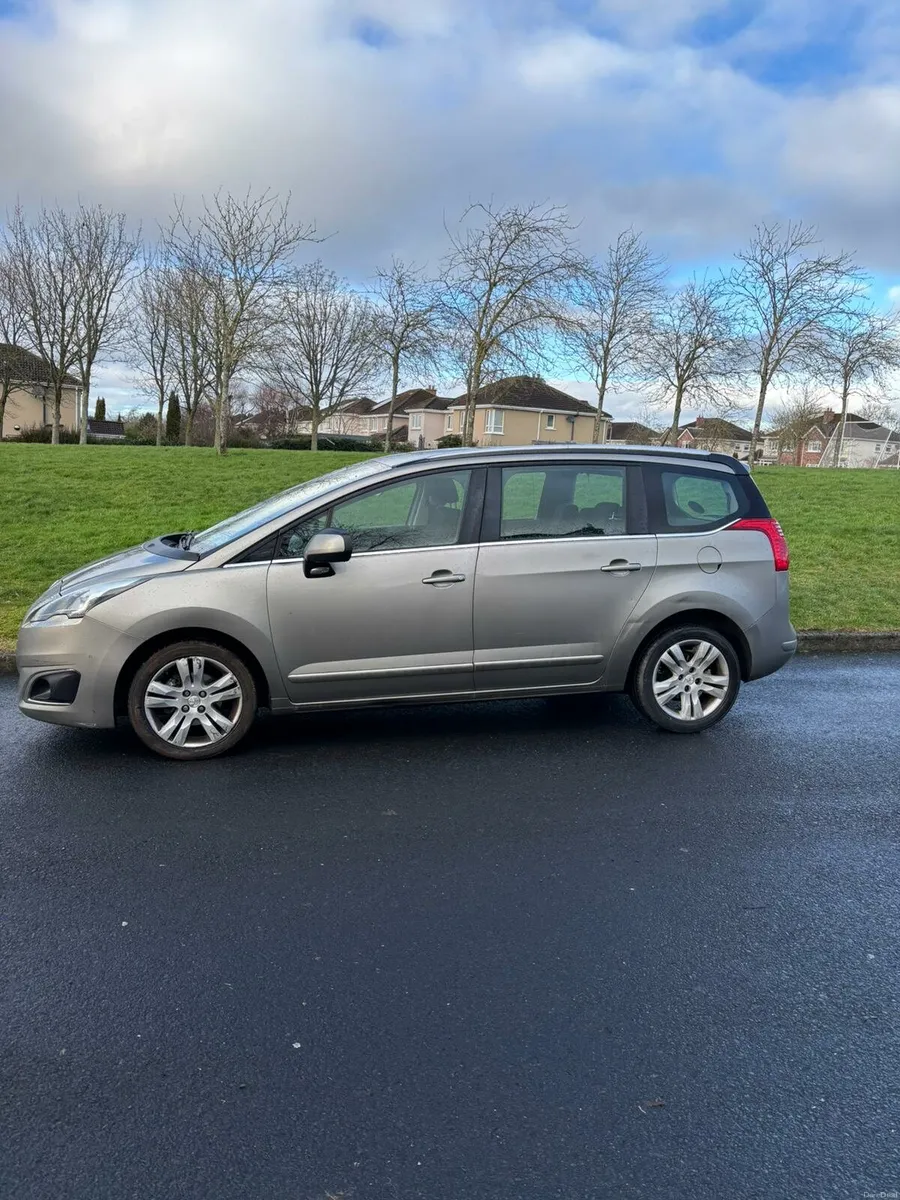 Peugeot 5008 - Image 2