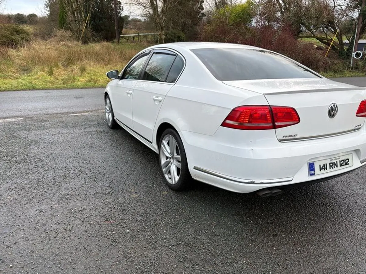 2014 Volkswagen Passat - Image 2