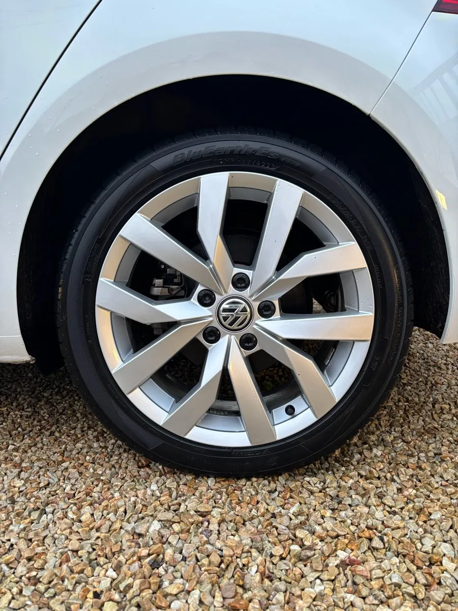2017 Volkswagen TSI Golf HIGH SPEC MINT CONDITION - Image 4