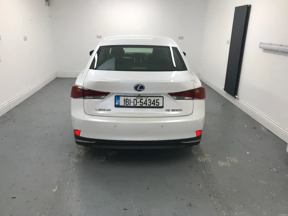 Lexus IS 2018 - Image 4