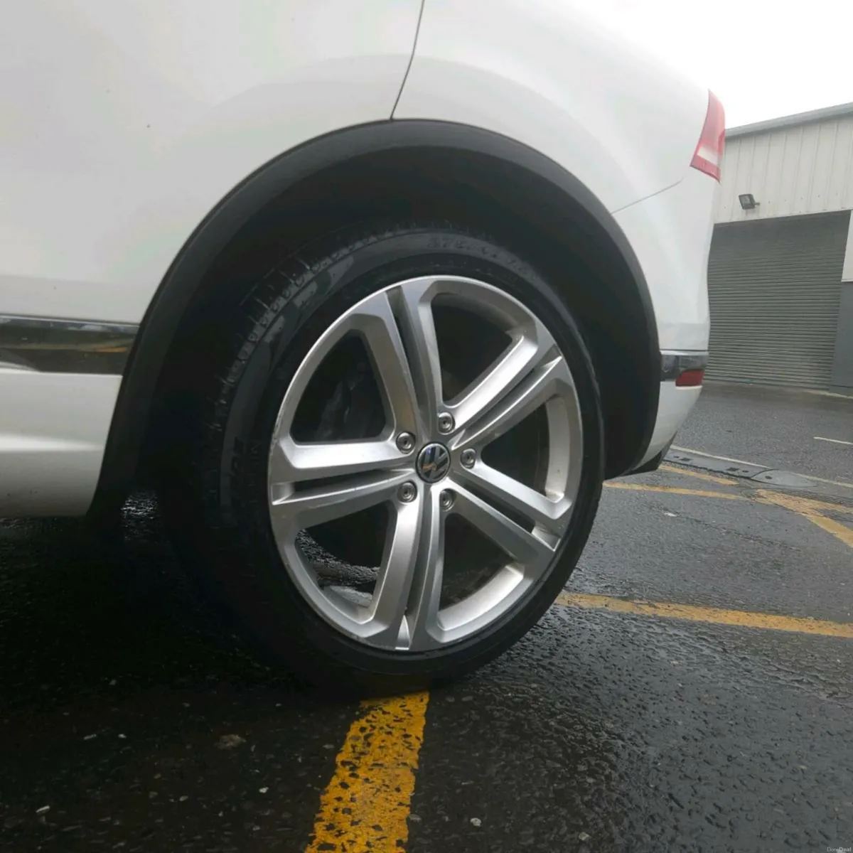 Volkswagen touerag v6 rline - Image 3