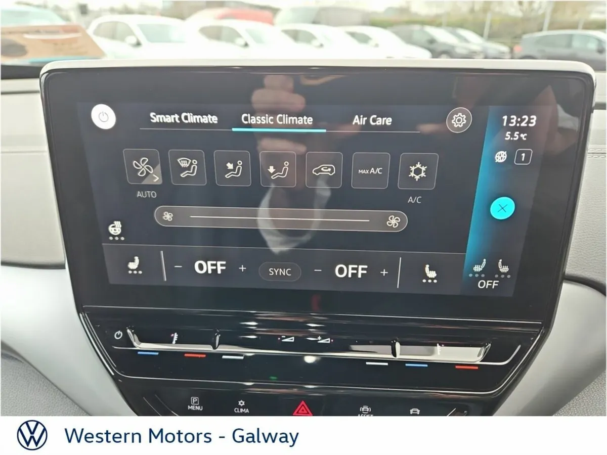 Volkswagen ID.4 LIFE DX 77kWh 174HP,Stunning examp - Image 4