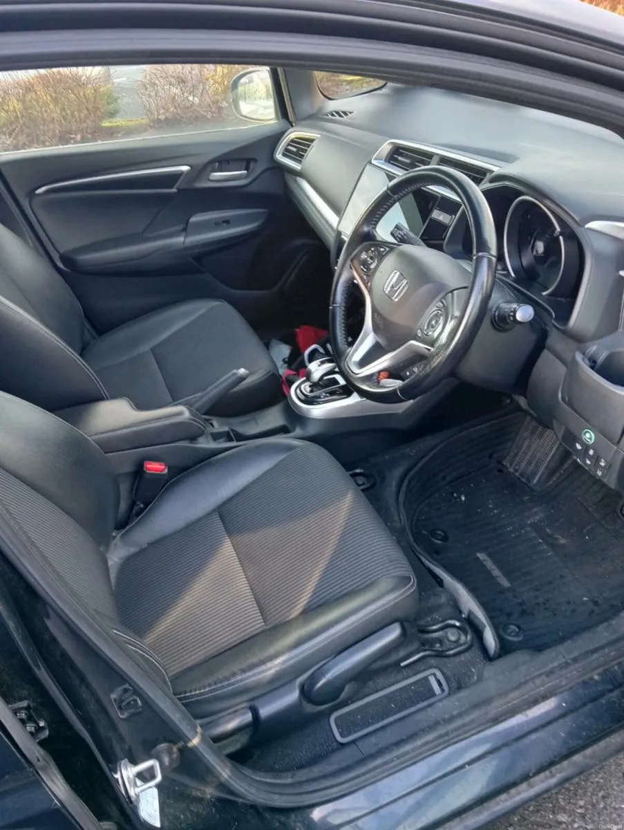 Car - Image 6