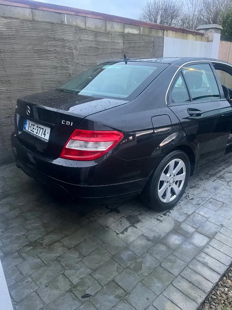Mercedes-Benz C-Class 2011 - Image 4