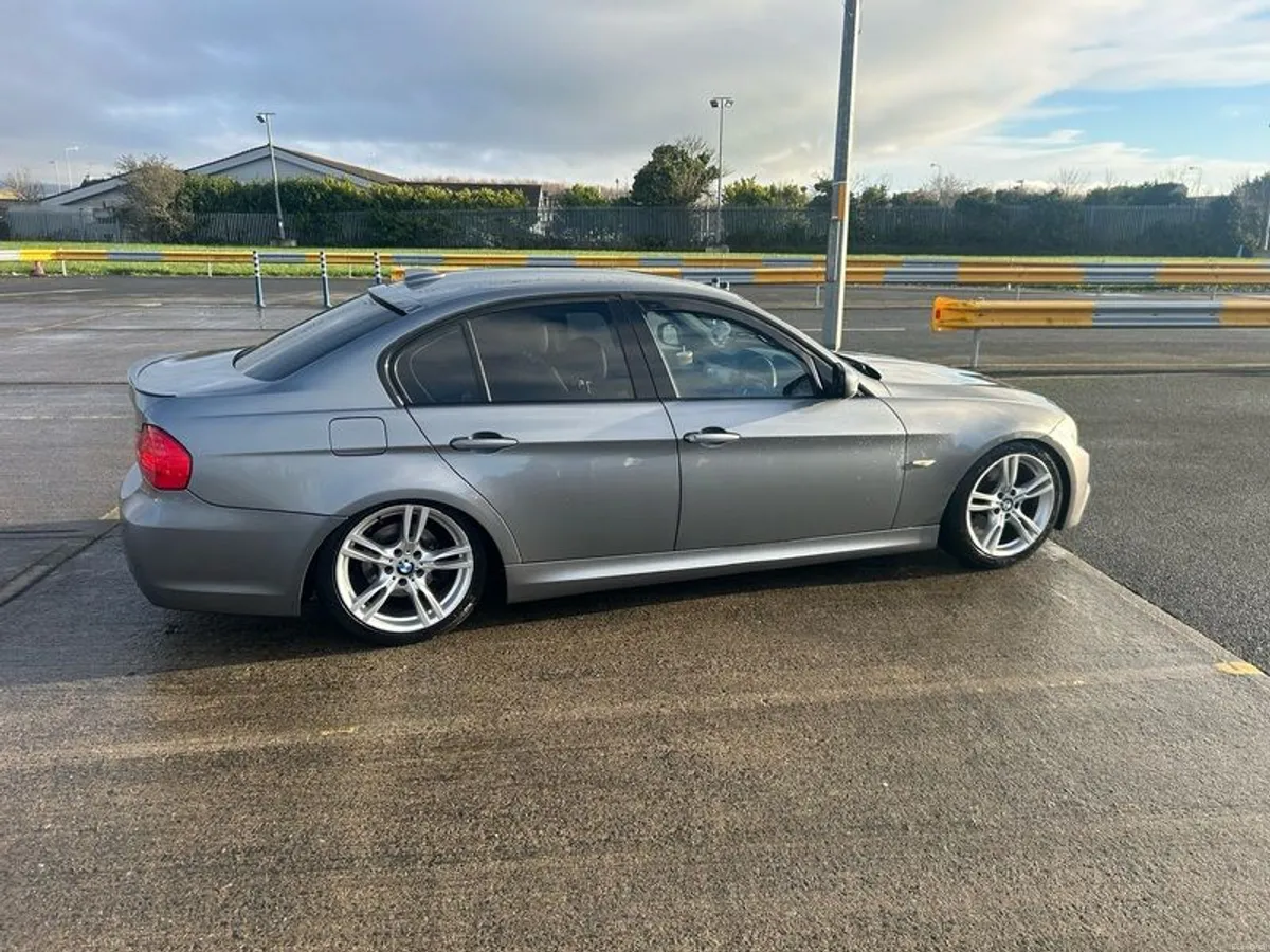 2010 Bmw 320 - Image 1