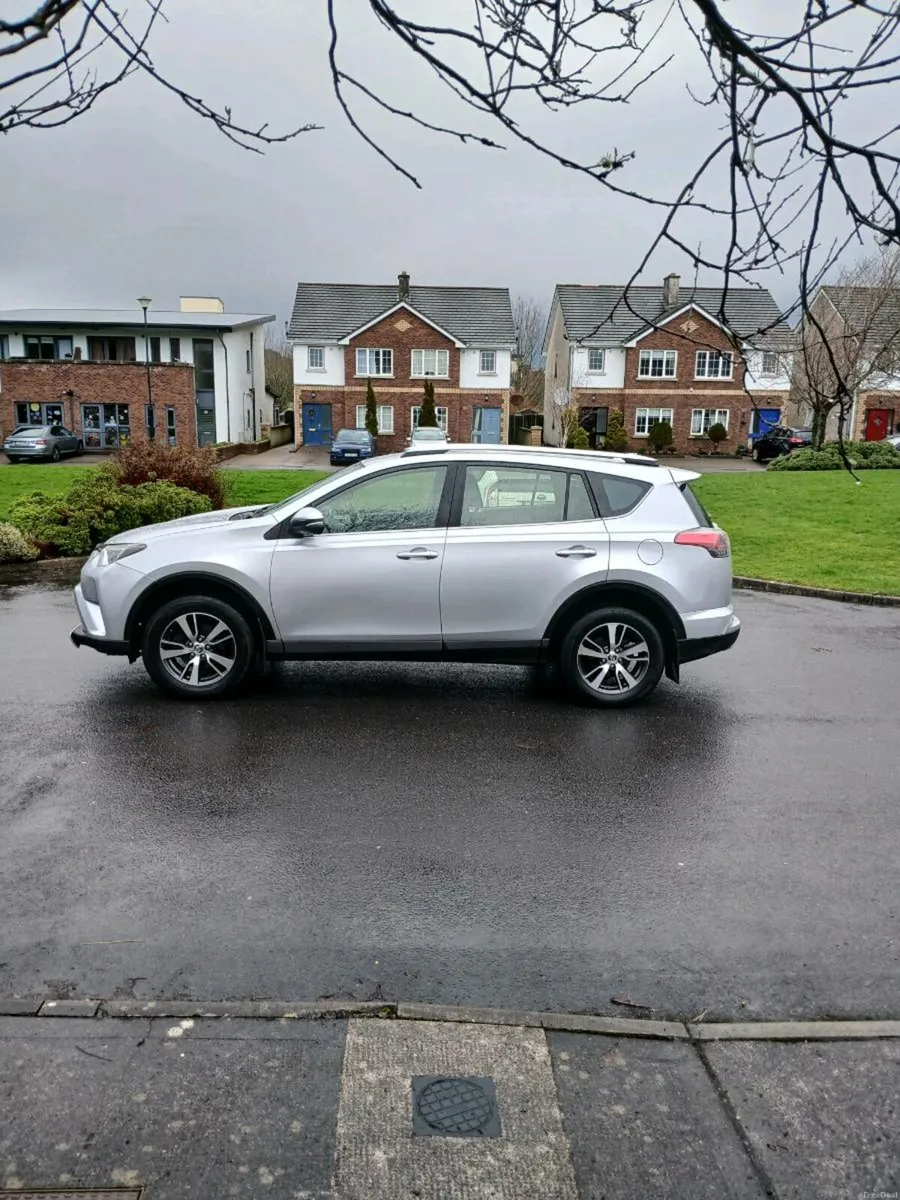 2016 TOYOTA RAV4 - Image 4