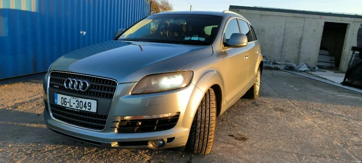 Audi Q7 quattro crew cab 5 seat - Image 1