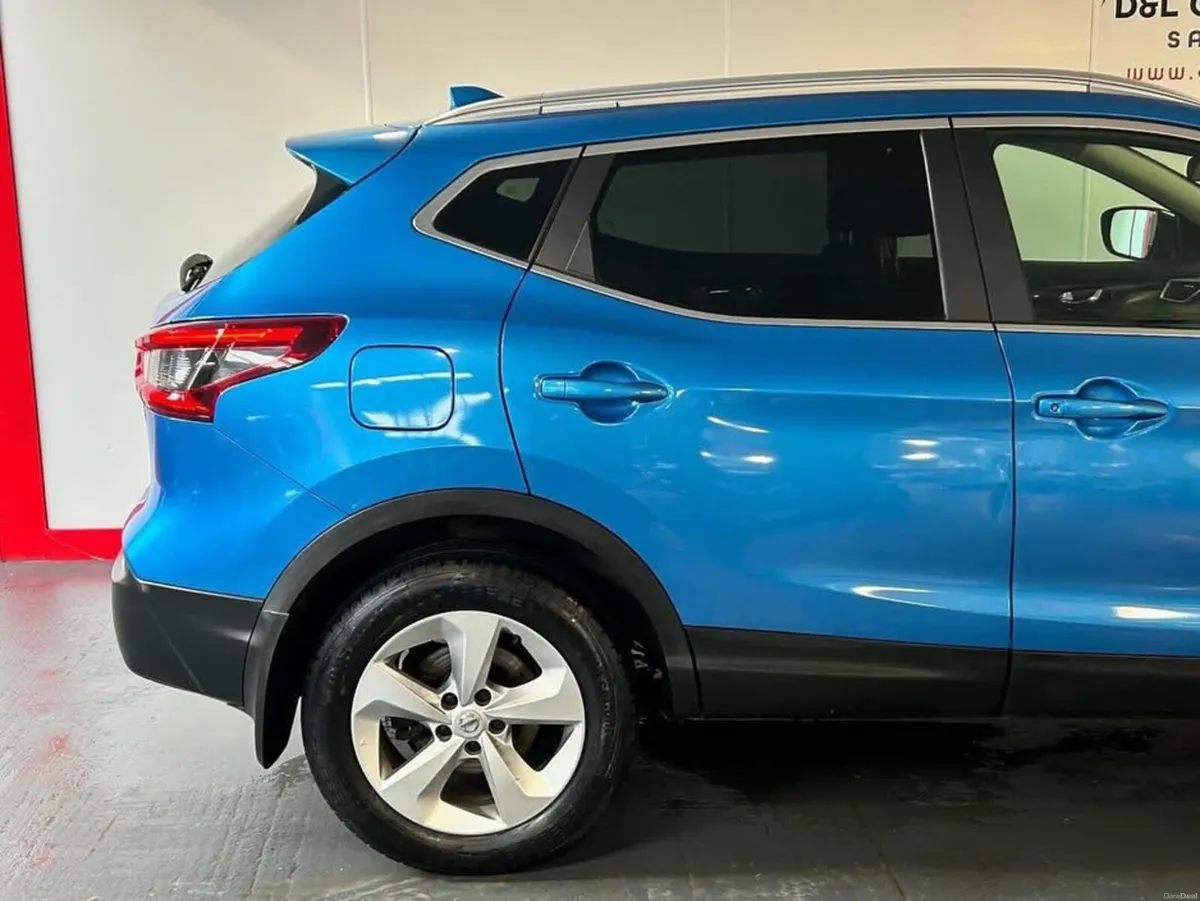 Nissan Qashqai 1.5 SV 18 4DR - Image 3