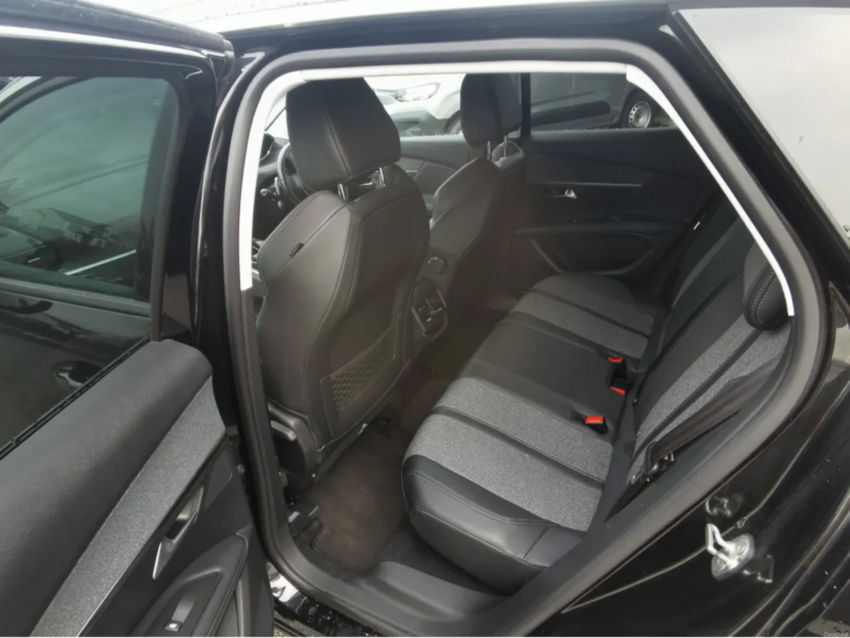 Peugeot 3008 1.5BLUEHDI ALLURE 130BHP 5DR A - Image 4