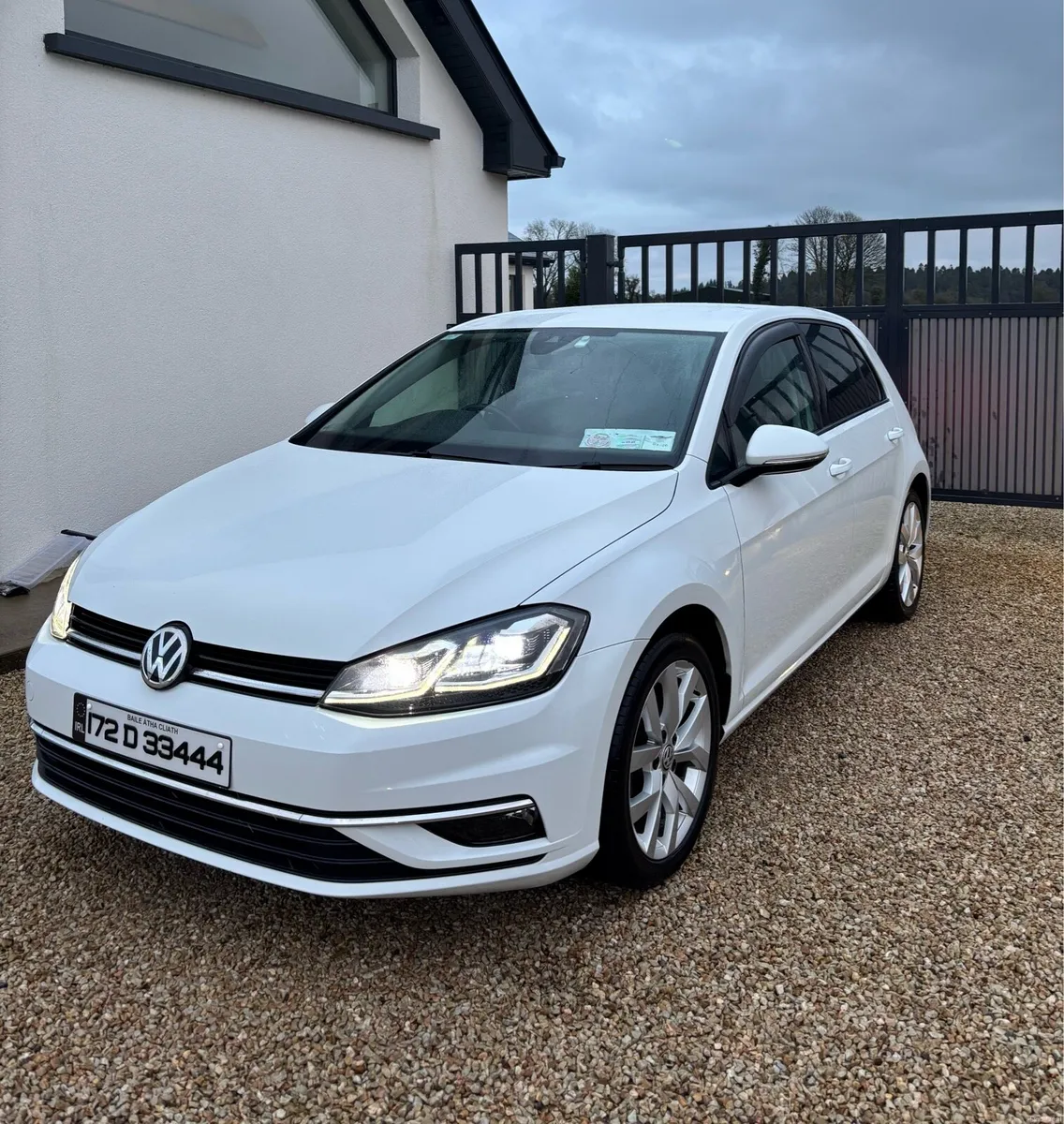 2017 Volkswagen TSI Golf HIGH SPEC MINT CONDITION - Image 2