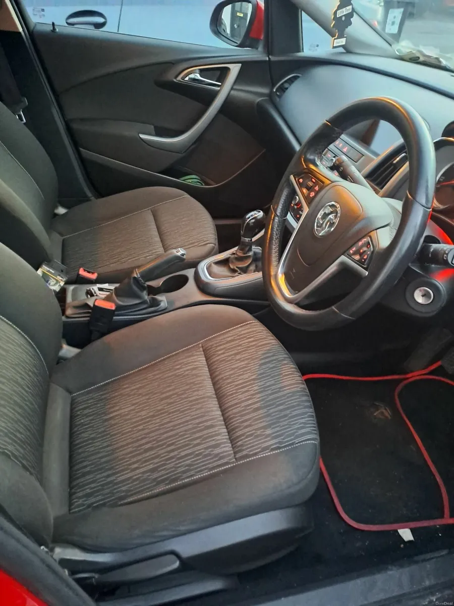 Vauxhall Astra 2014 - Image 2