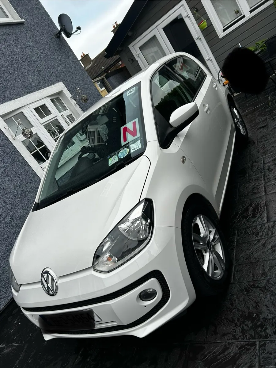 Volkswagen Up Automatic 2015 - Image 3