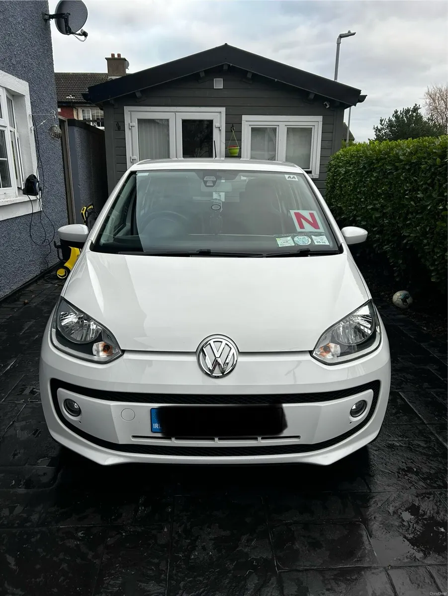 Volkswagen Up Automatic 2015 - Image 1