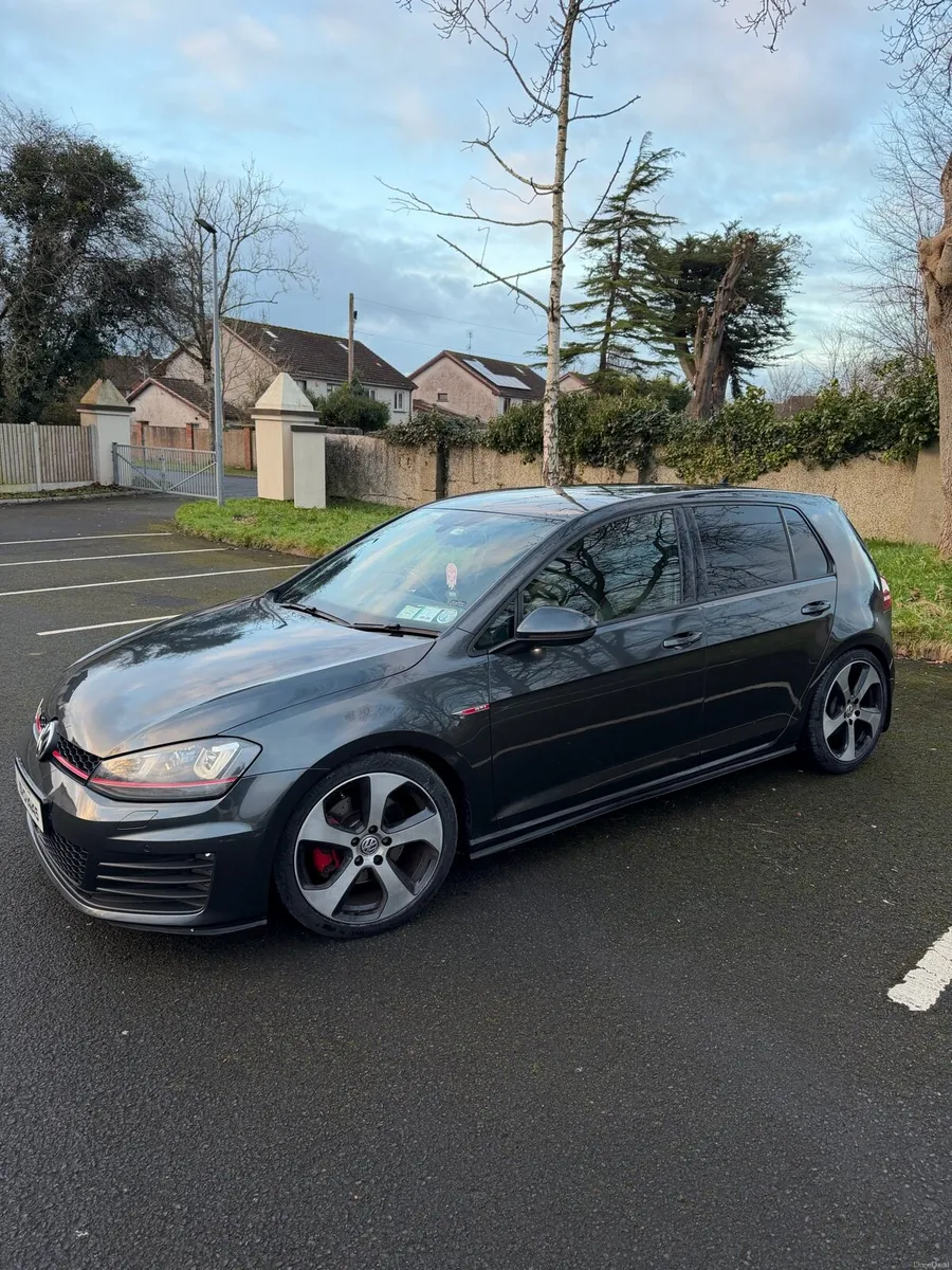 2015 Volkswagen Golf GTI - Image 4