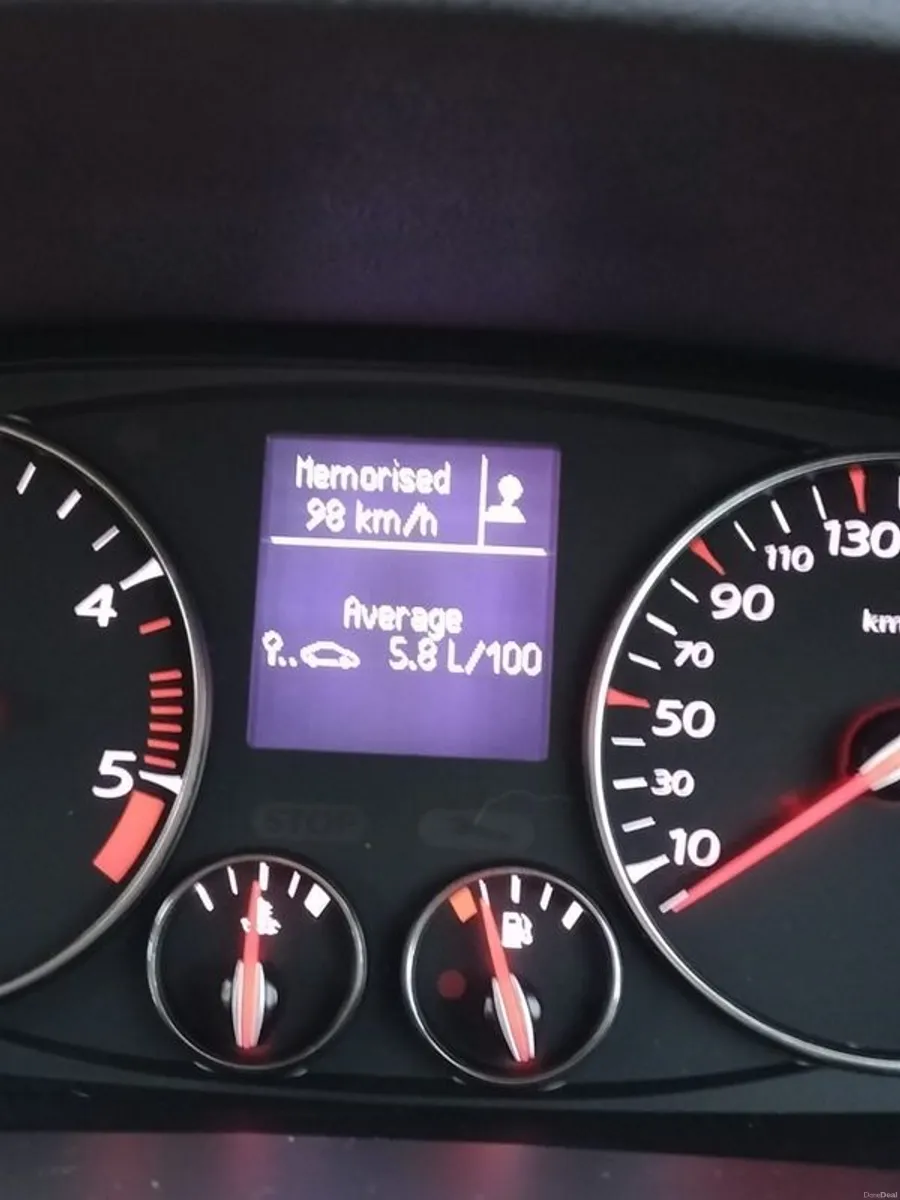 2011 Renault Laguna - Image 2