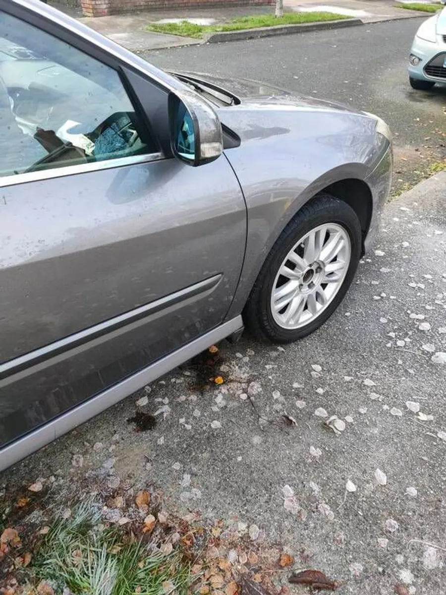 2011 Renault Laguna - Image 4