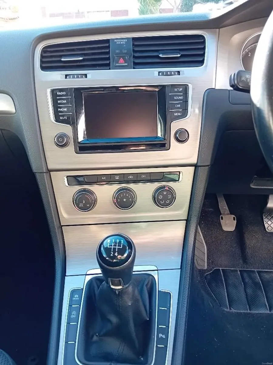 2014 Volkswagen Golf - Image 4