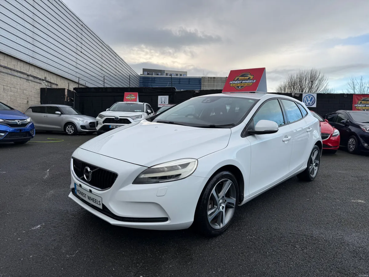 2016 Volvo V40 1.5L Petrol Automatic - Image 3