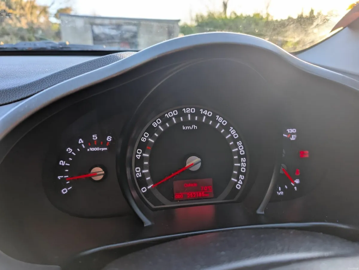 Kia Sportage 2011 - Image 2