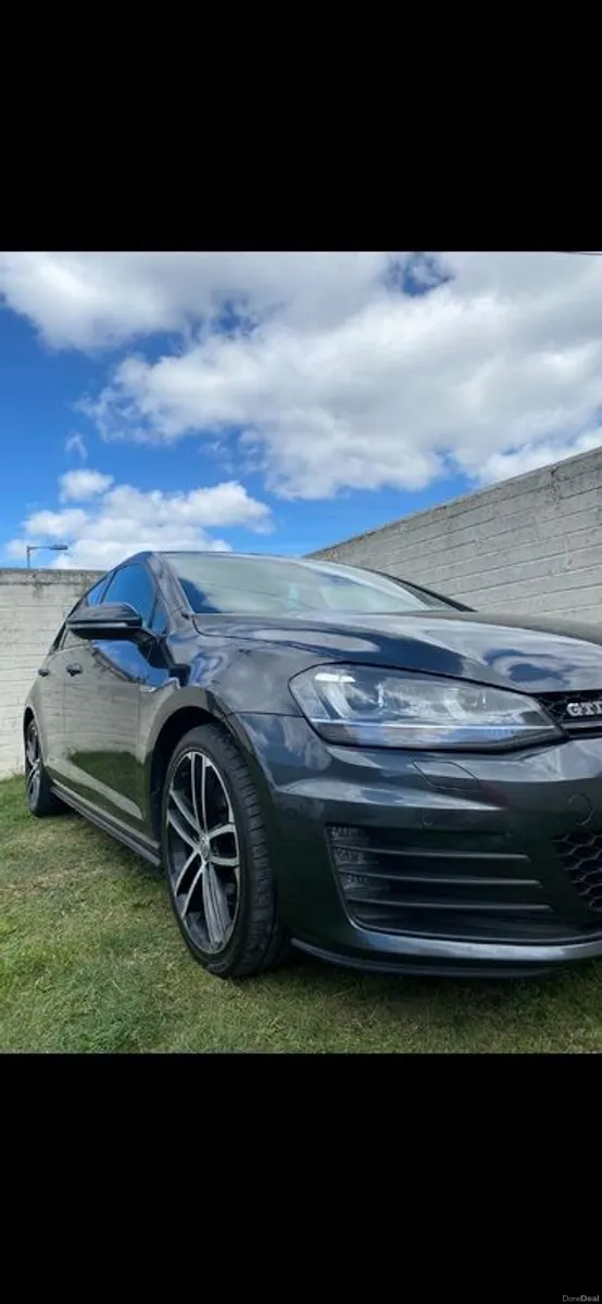 2014 Volkswagen Golf - Image 2