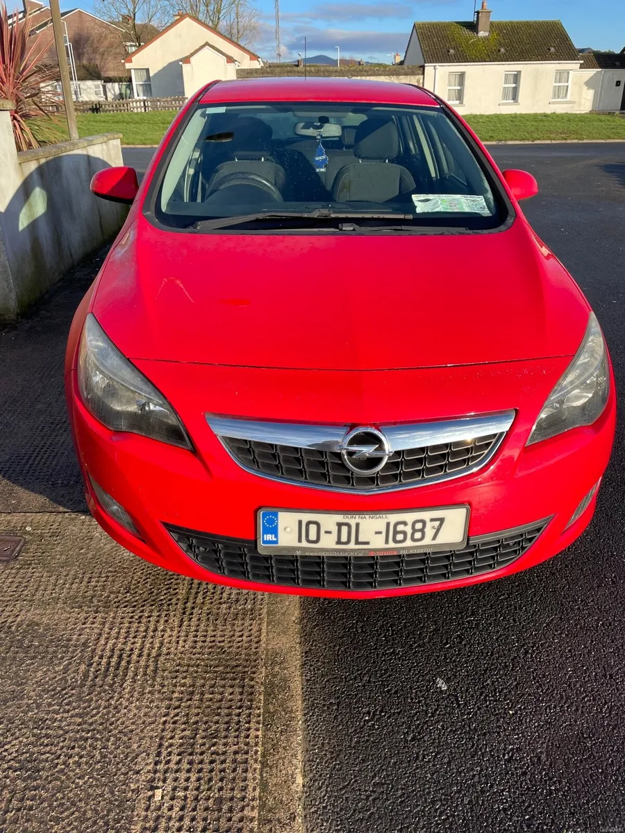 Opel Astra 2010 - Image 1