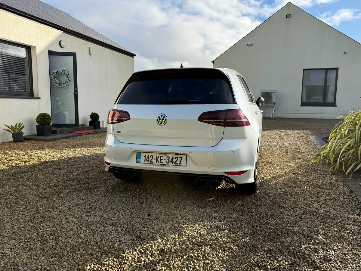 Volkswagen Golf R - Image 4