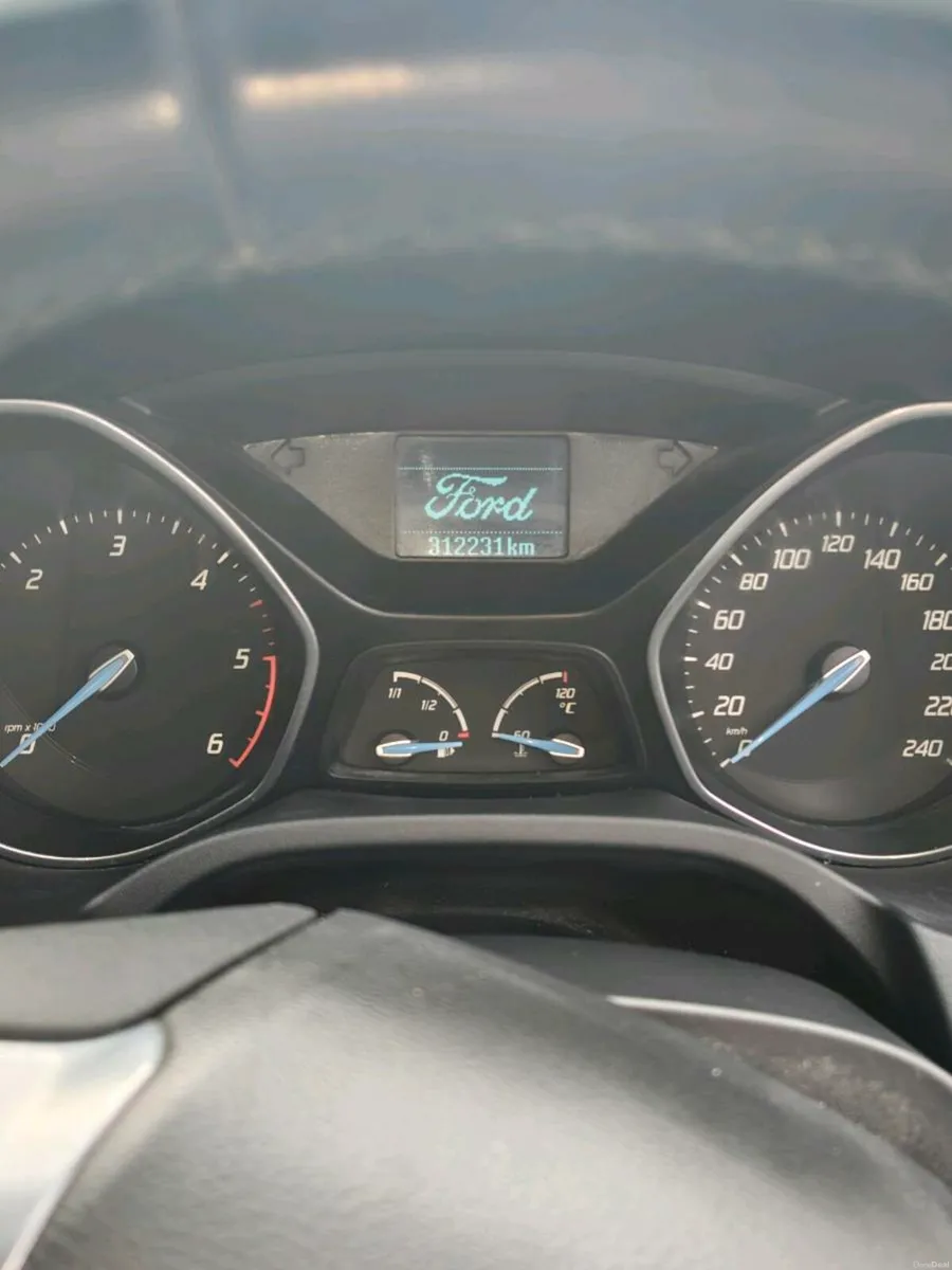 2012 ford focus saloon - Image 3