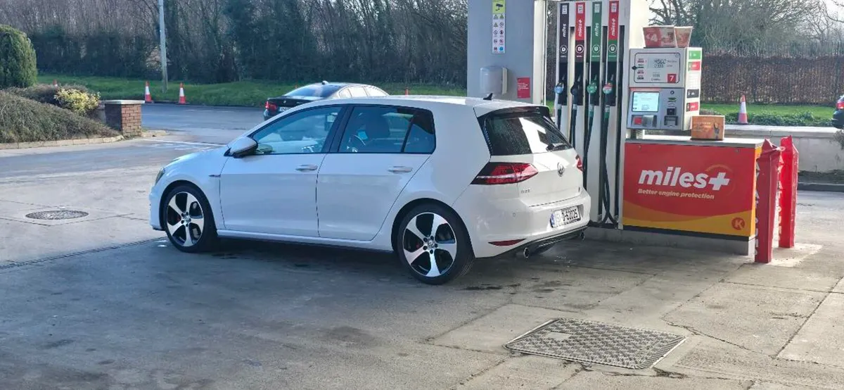 Volkswagen Golf Gti ( DCC model ) - Image 1