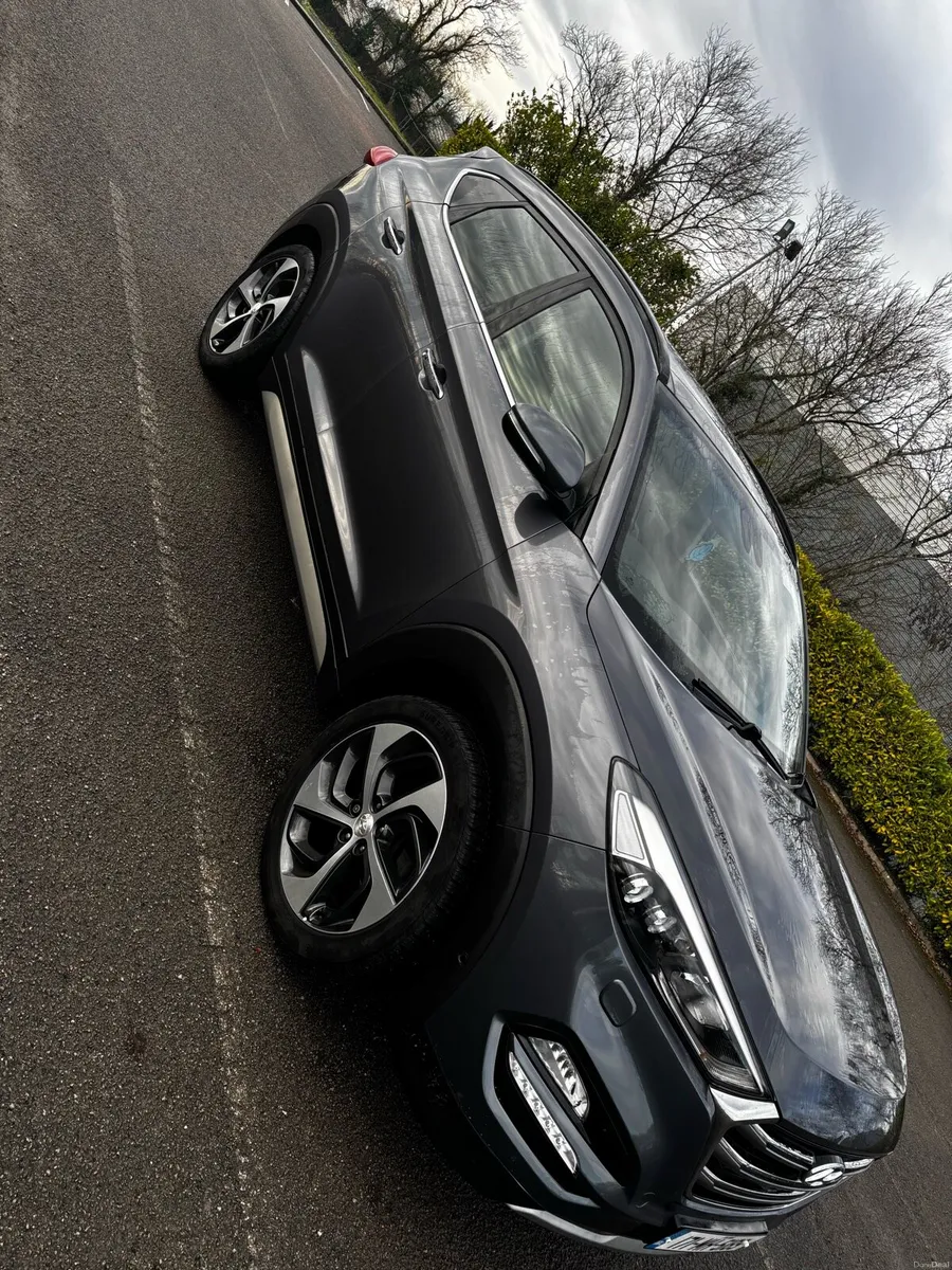 Hyundai Tuscan - Image 1