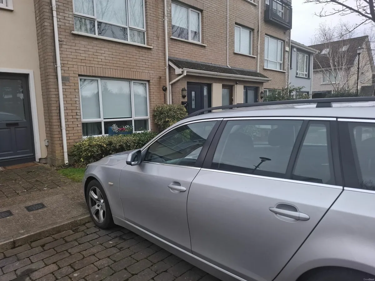 BMW 5-Series 2009 - Image 1