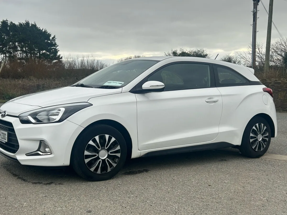 2018 Hyundai i20 NEW NCT 09/27! - Image 2
