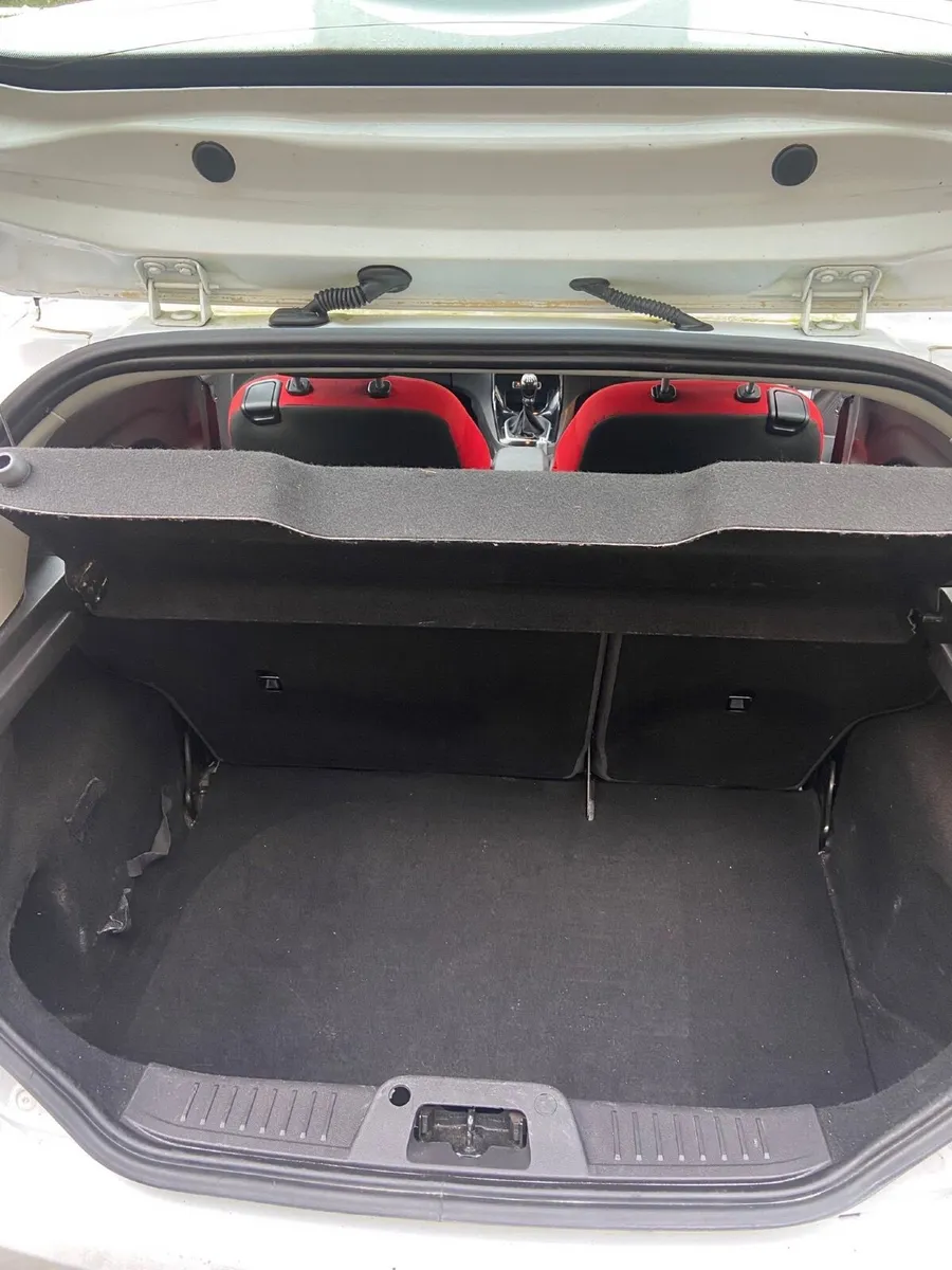 Ford Fiesta 2015 - Image 4