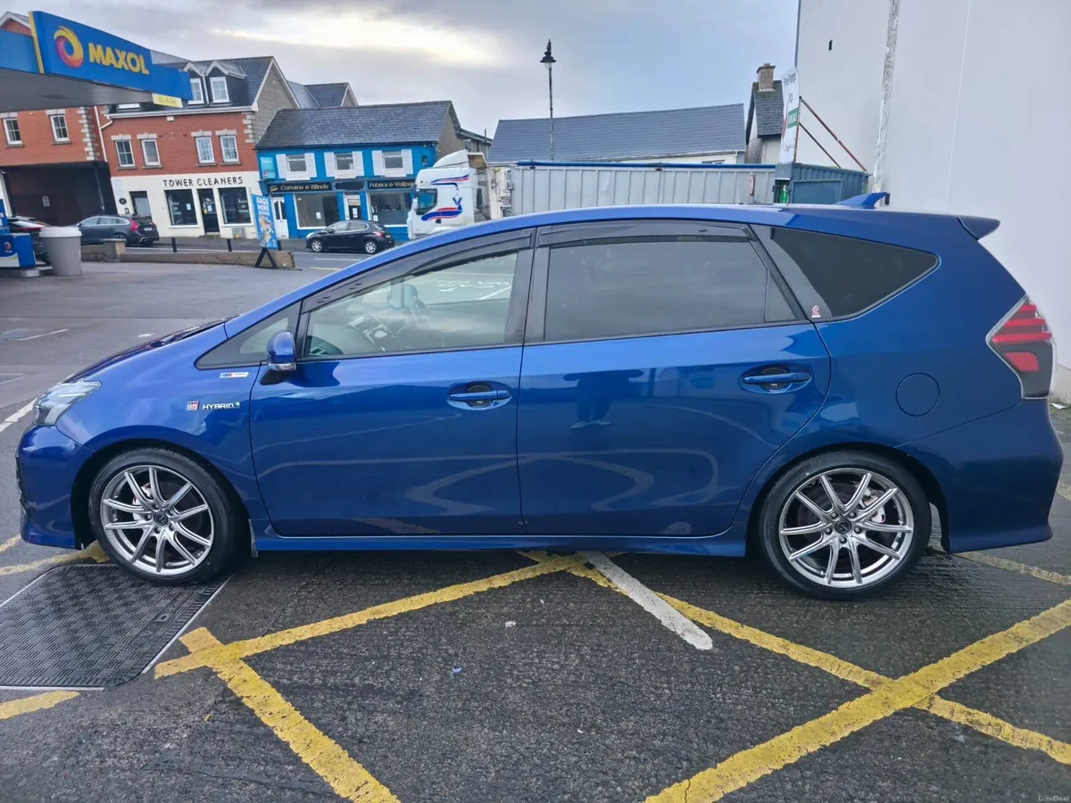 Toyota Prius GR Sport 7 seater 2020 - Image 4