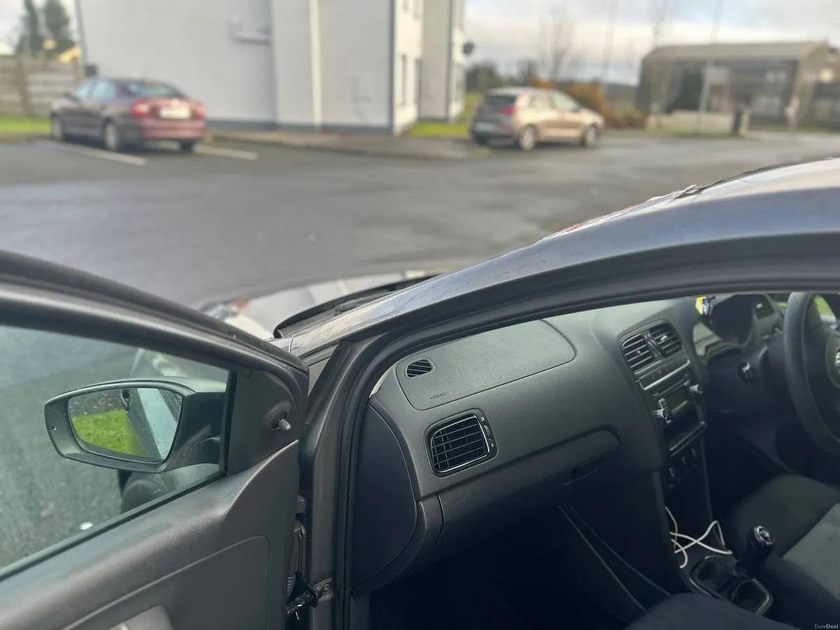 Volkswagen Polo 2010 - Image 2