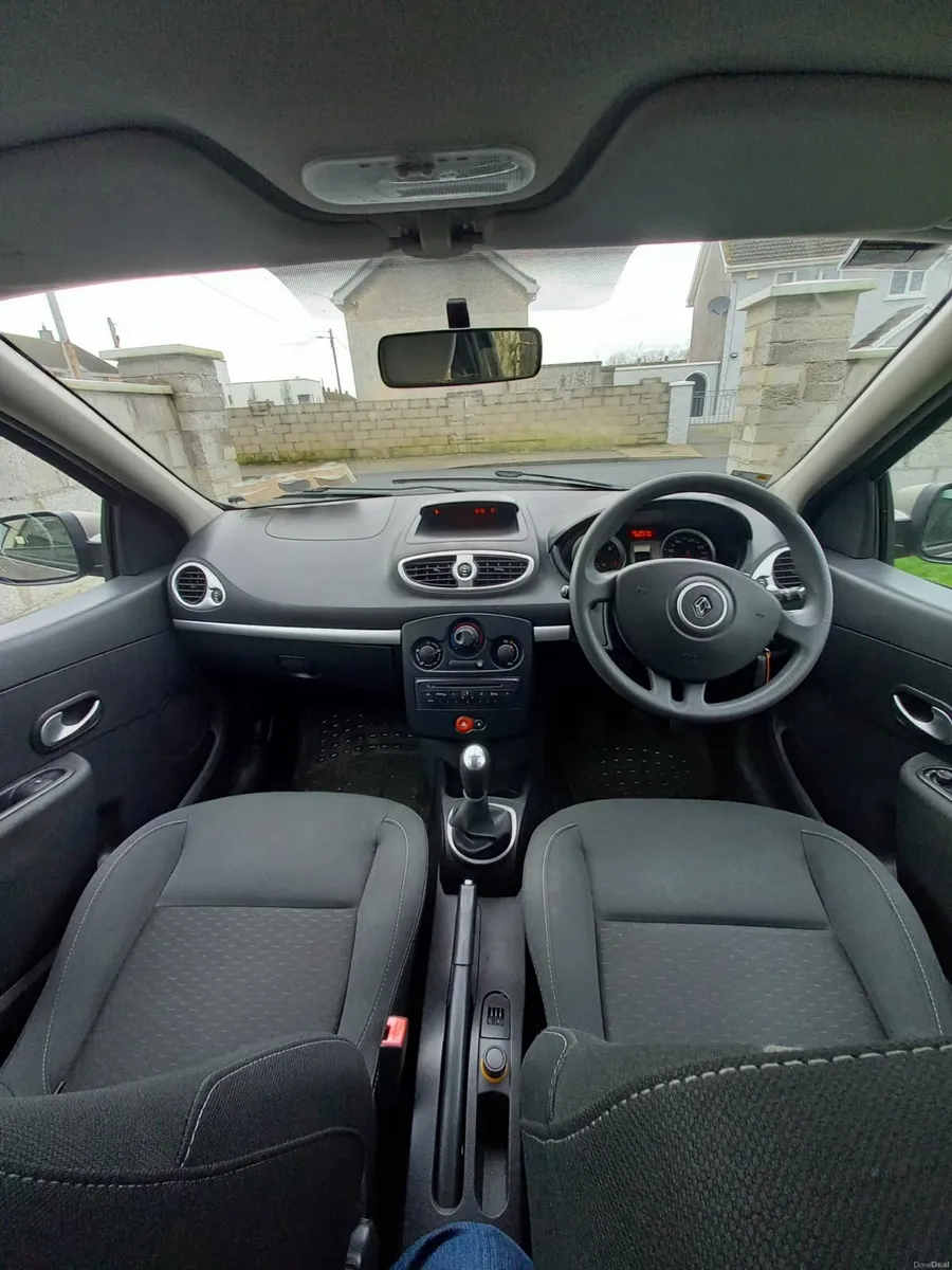 Renault Clio 2010 - Image 2