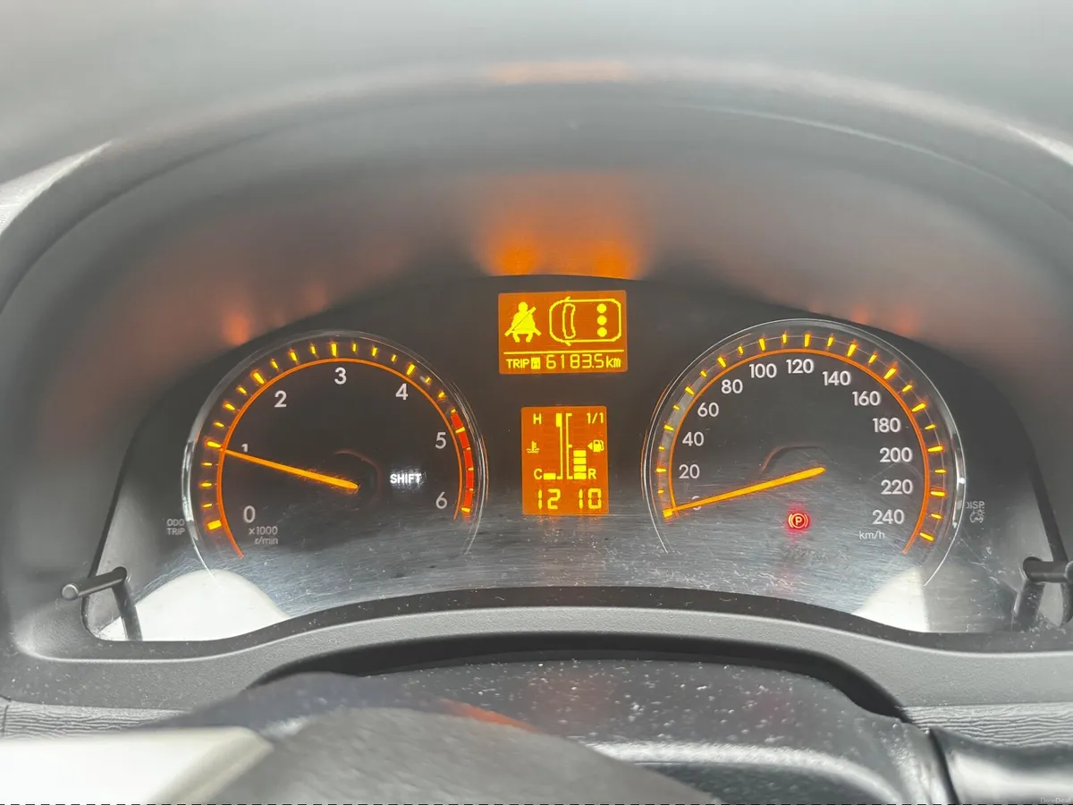 Toyota Avensis 2010 - Image 1