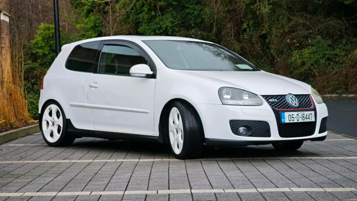 VW Golf MK5 GTI Manual - Image 2
