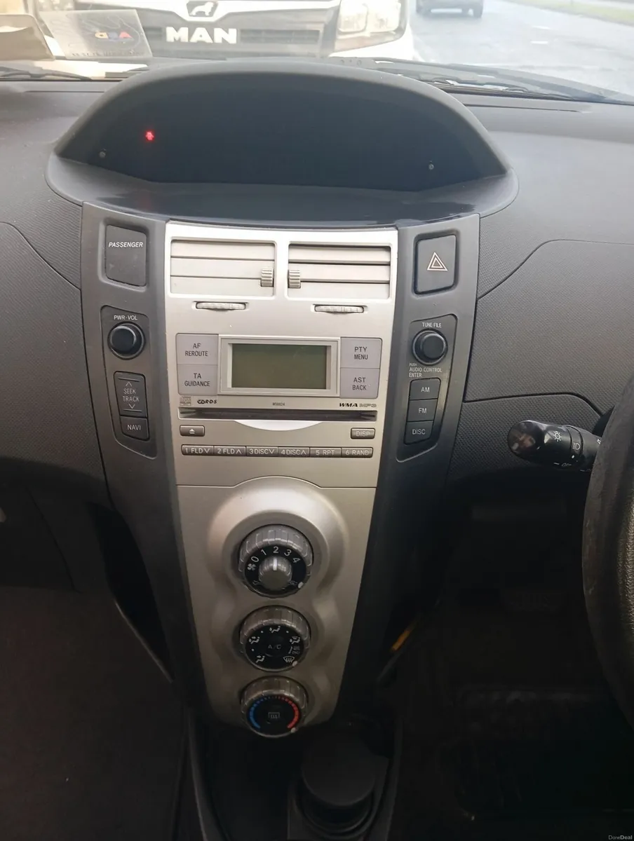 Toyota Yaris 2007 - Image 2