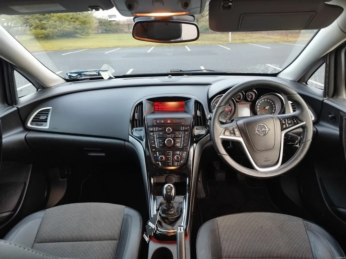 Opel Astra 2015 1.6D - Image 2