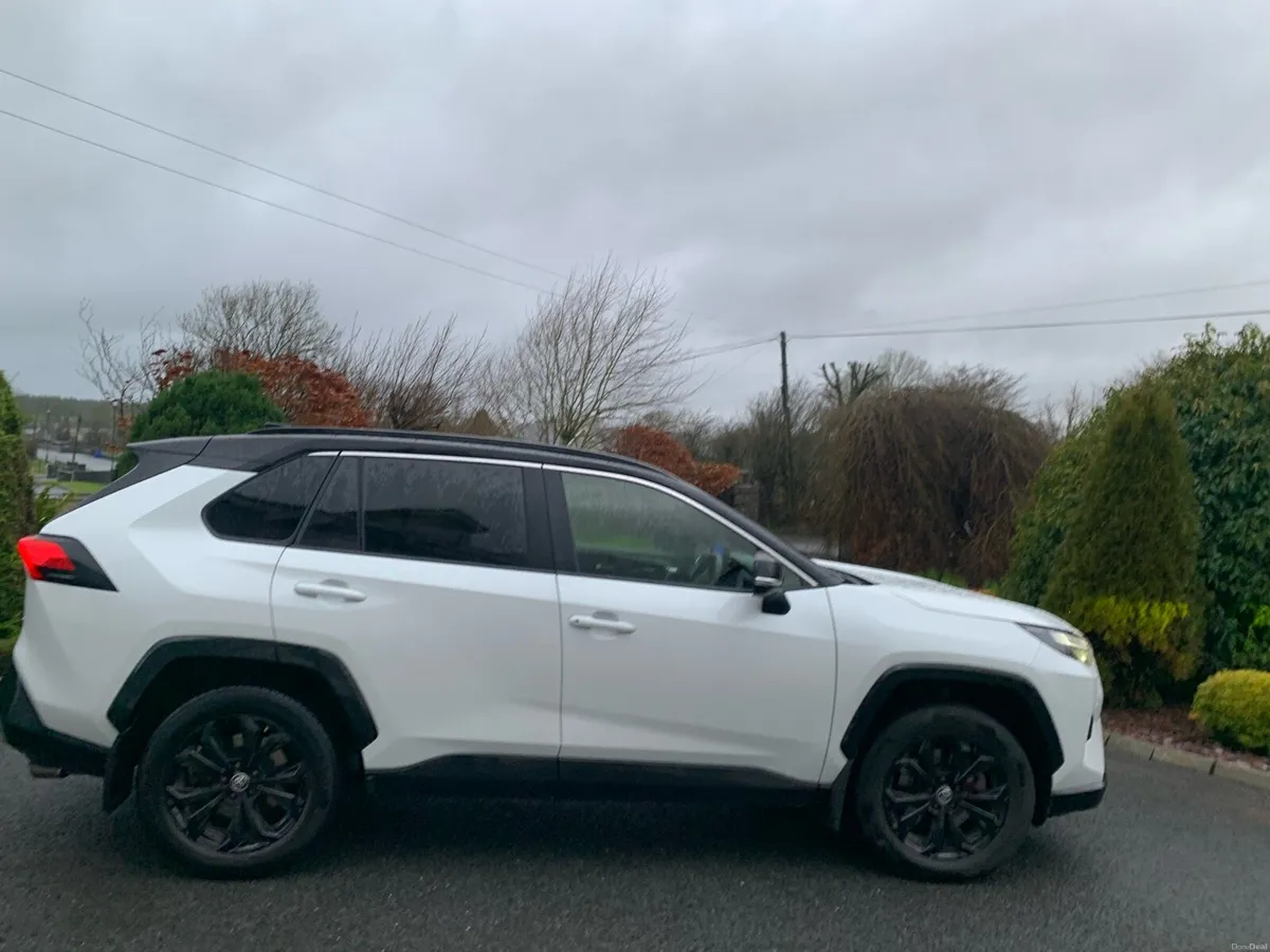 Toyota Rav 4 Petrol hybrid 2.5 - Image 1