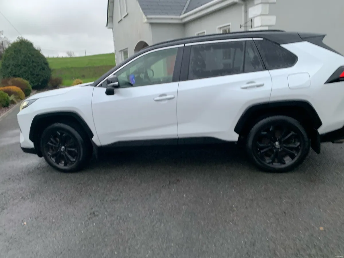 Toyota Rav 4 Petrol hybrid 2.5 - Image 2
