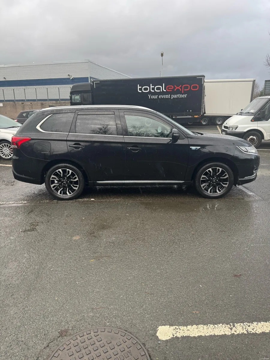 Mitsubishi Outlander 2016 - Image 1