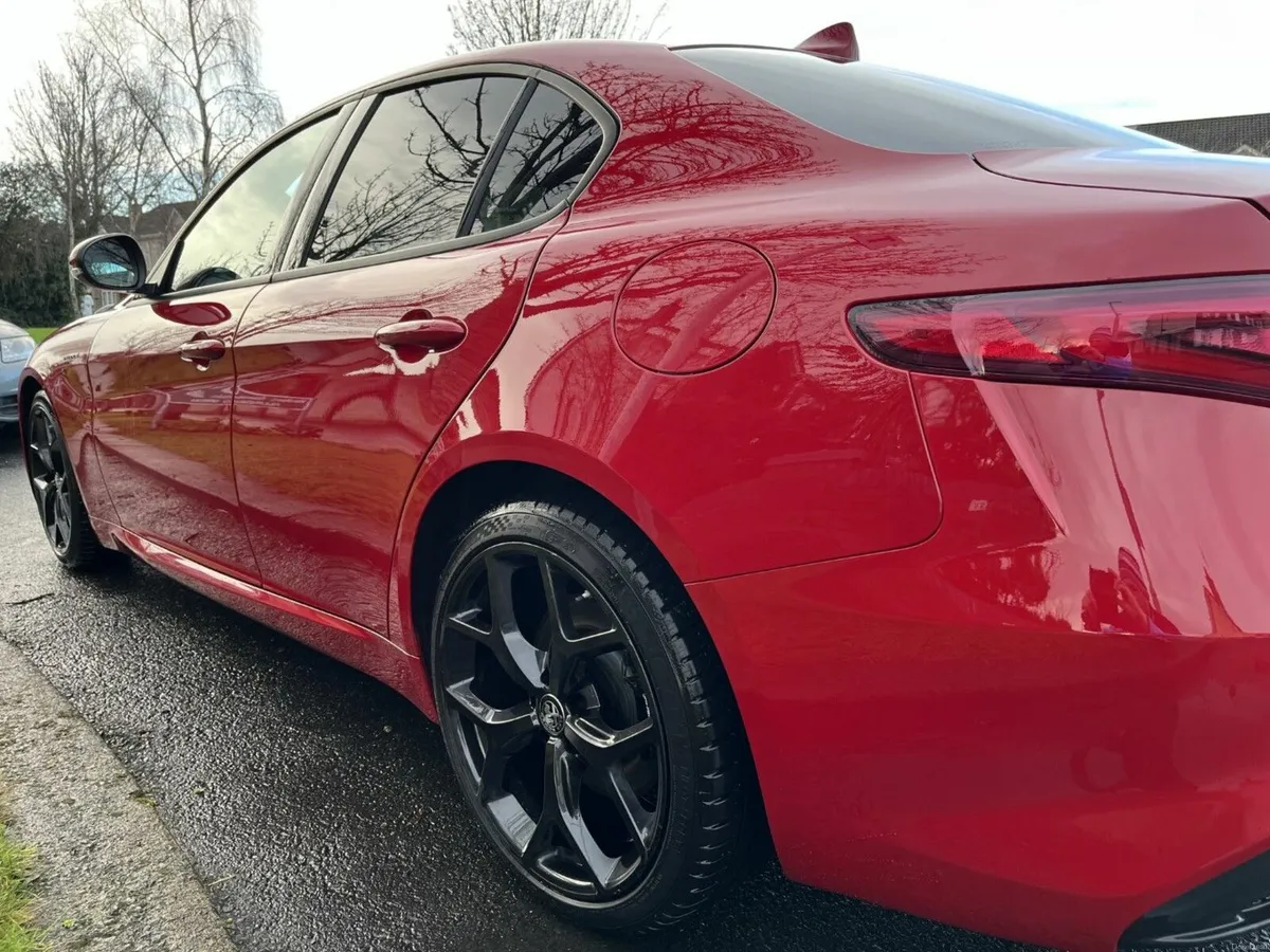 Alfa Romeo Giulia 2021 - Image 4