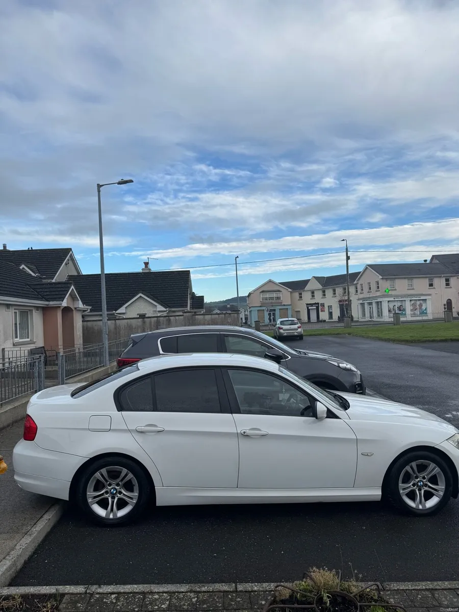 2011 BMW 3 series - Image 1