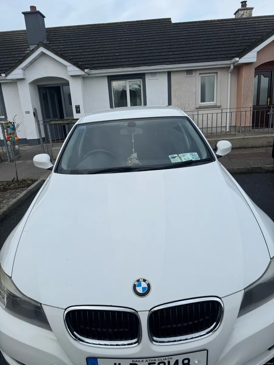 2011 BMW 3 series - Image 3