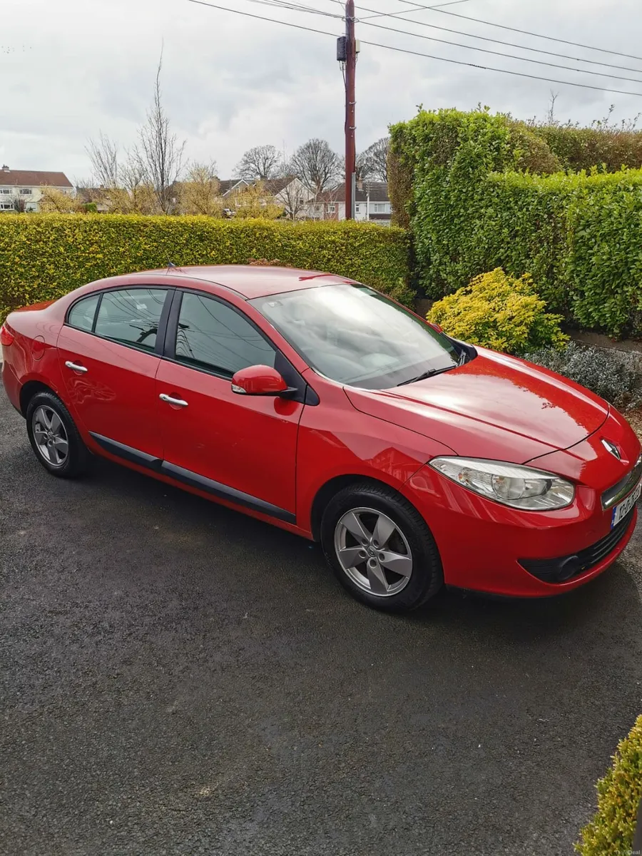 Red Renault Fluence 2012 - Image 1