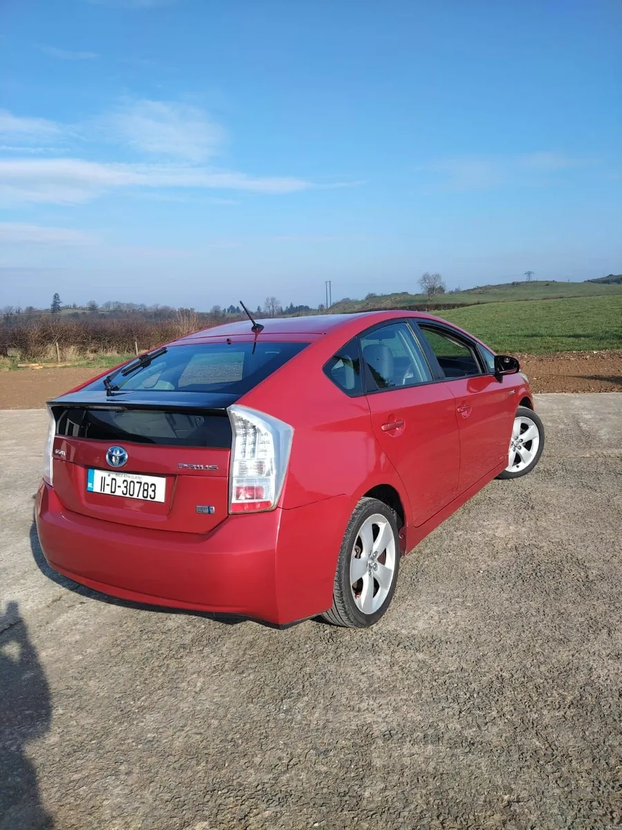 Toyota Prius 2011 - Image 2