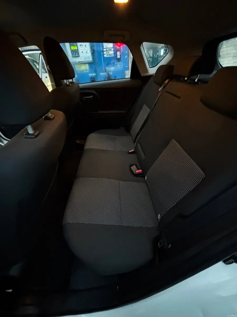 Toyota Auris 2013 - Image 4