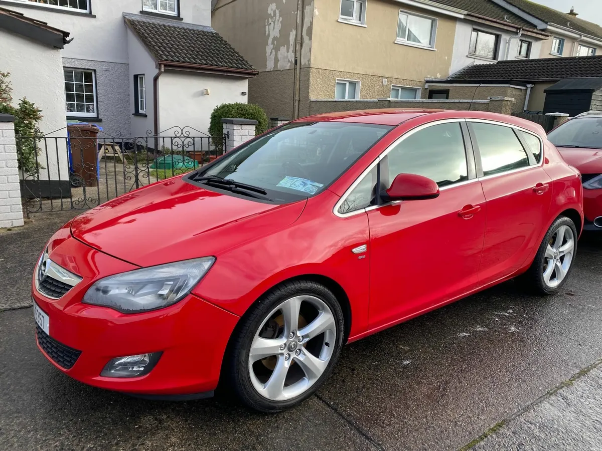 Opel Astra 2010 - Image 1